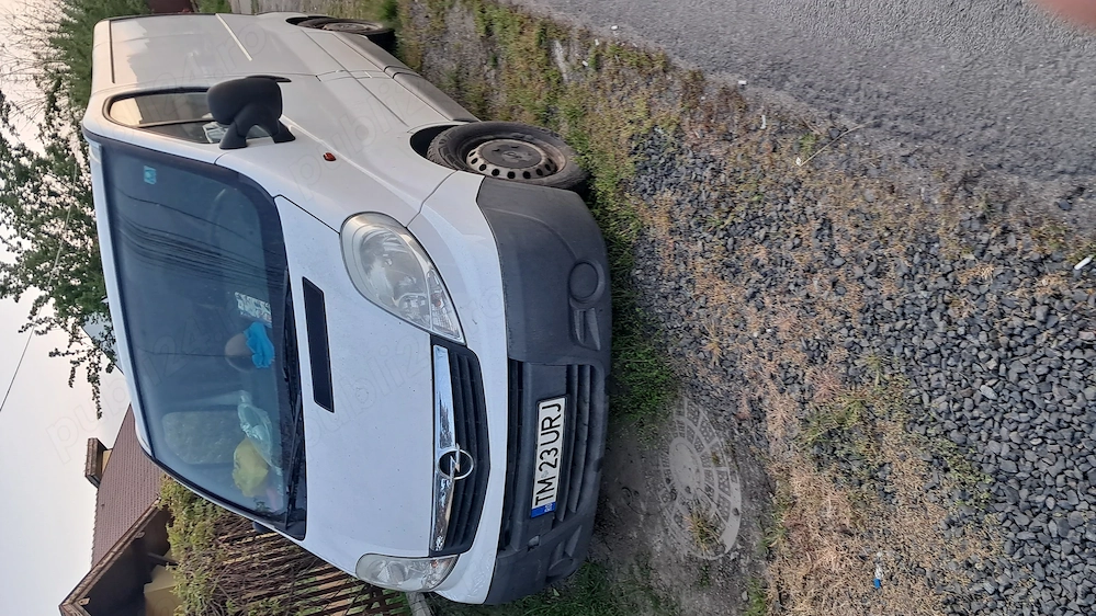 Vând microbuz Opel vivaro