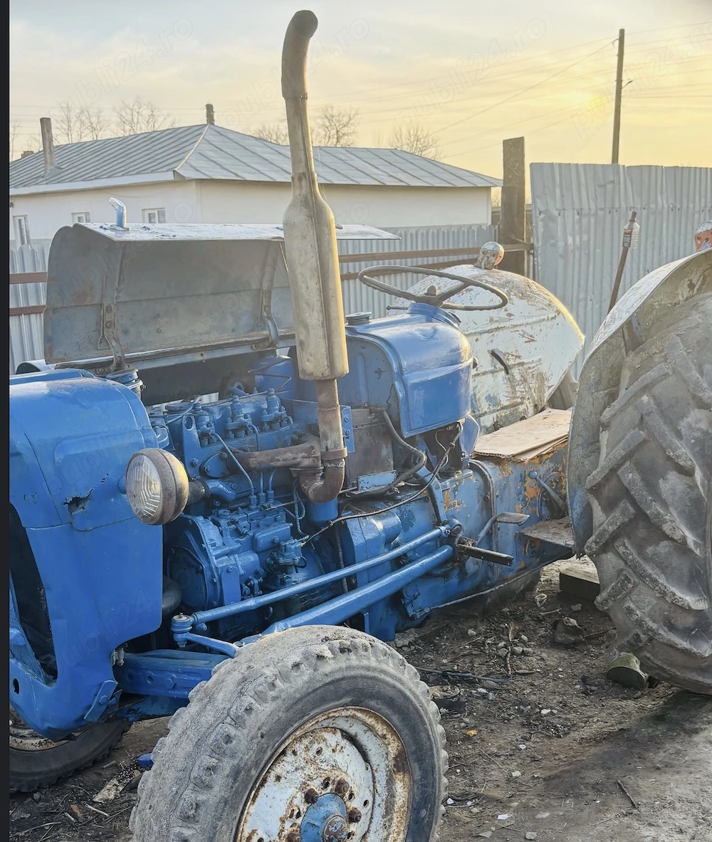 Dezmembrez tractoras , dexta +vand freza agricola