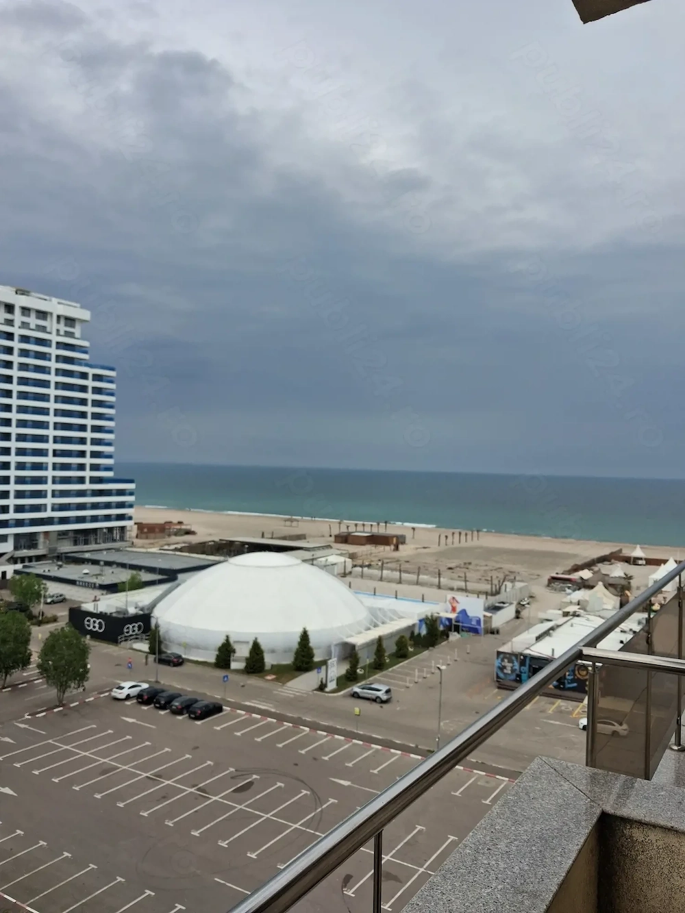Inchiriez apartament!