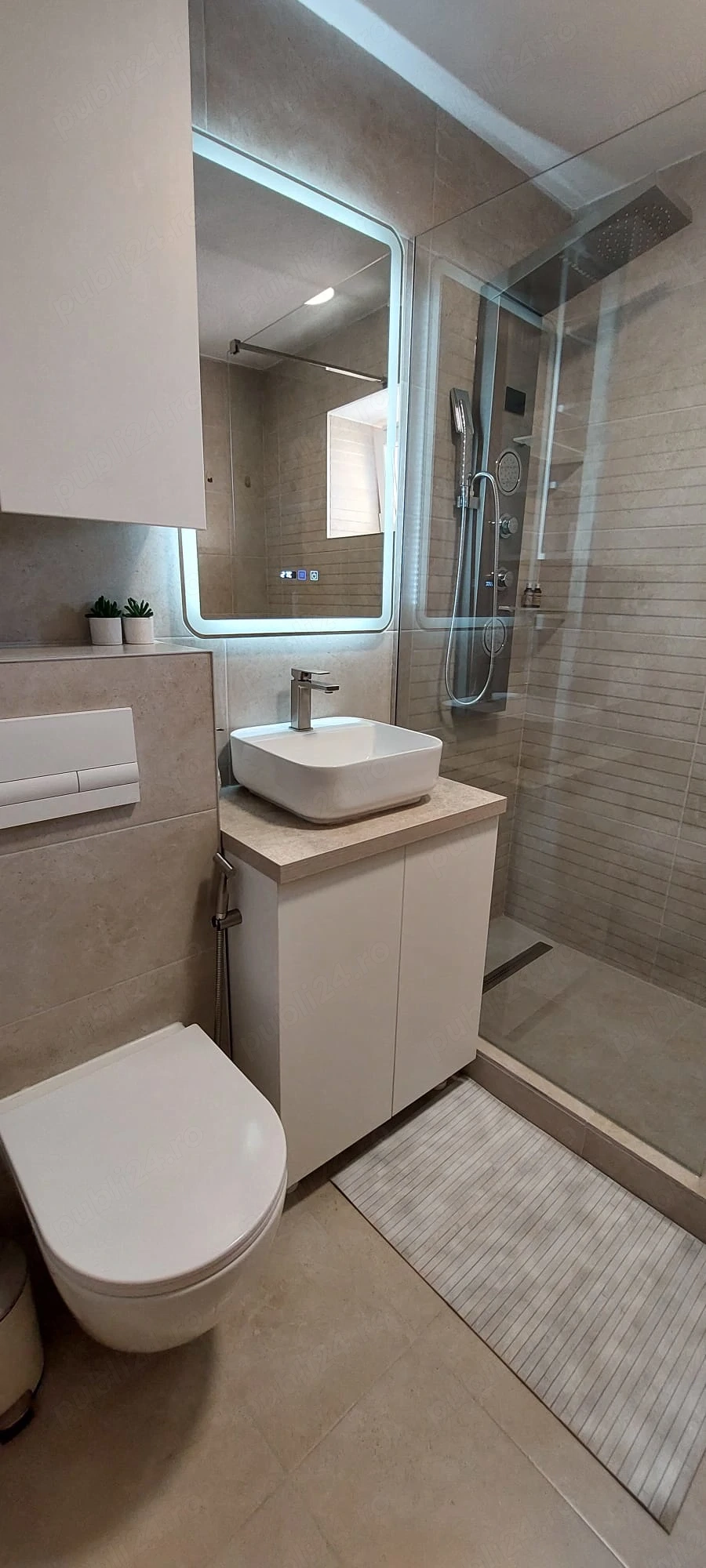 Apartament 3 camere( 2  balcon) Lift nou ! Calea Moldovei! lângăOMV si Spital Loc de parcare