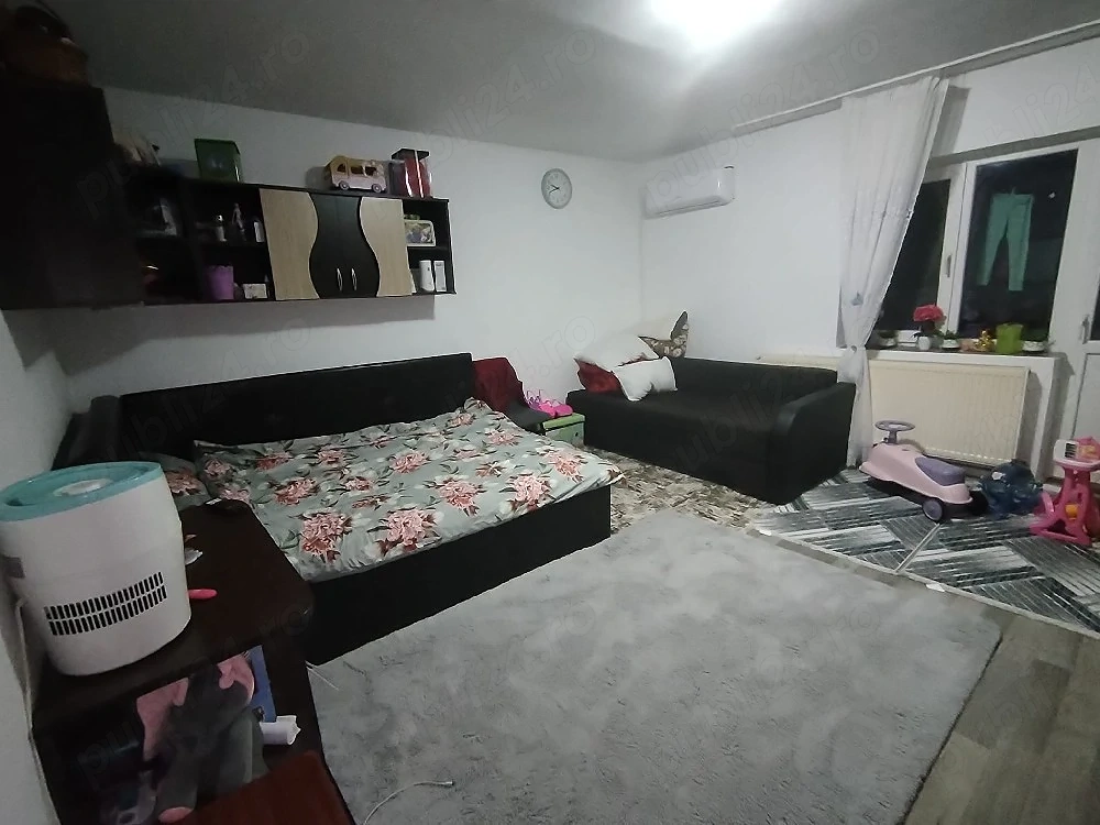 vand garsoniera etaj 3 zona robea