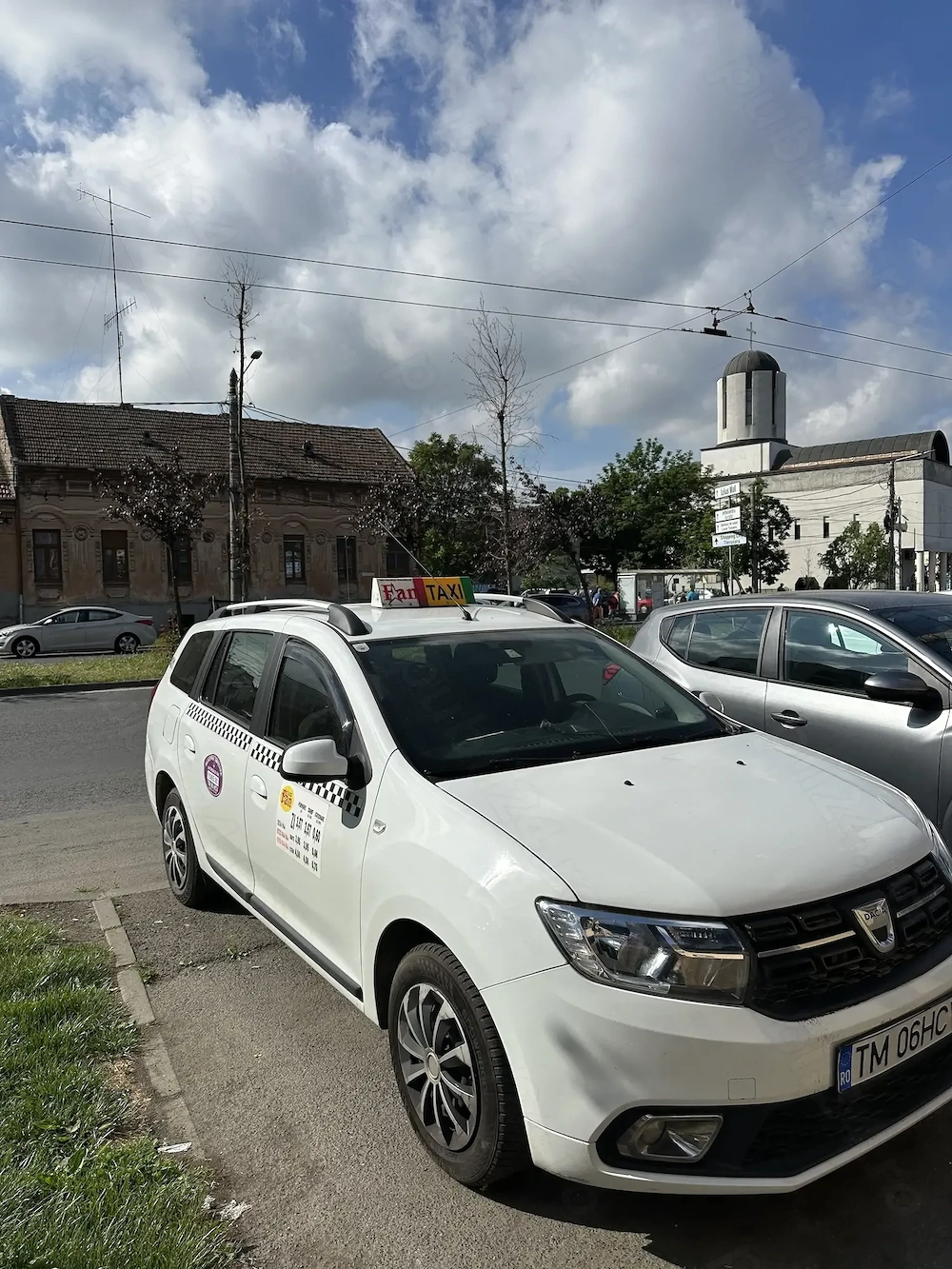 Vand SRL cu licenta taxi si 2 masini