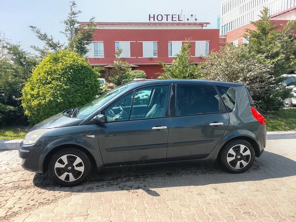 Vând Renault Megane Scenic 