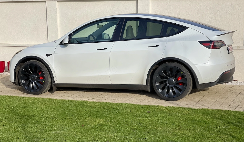 Tesla Y Performance, Dec. 2023
