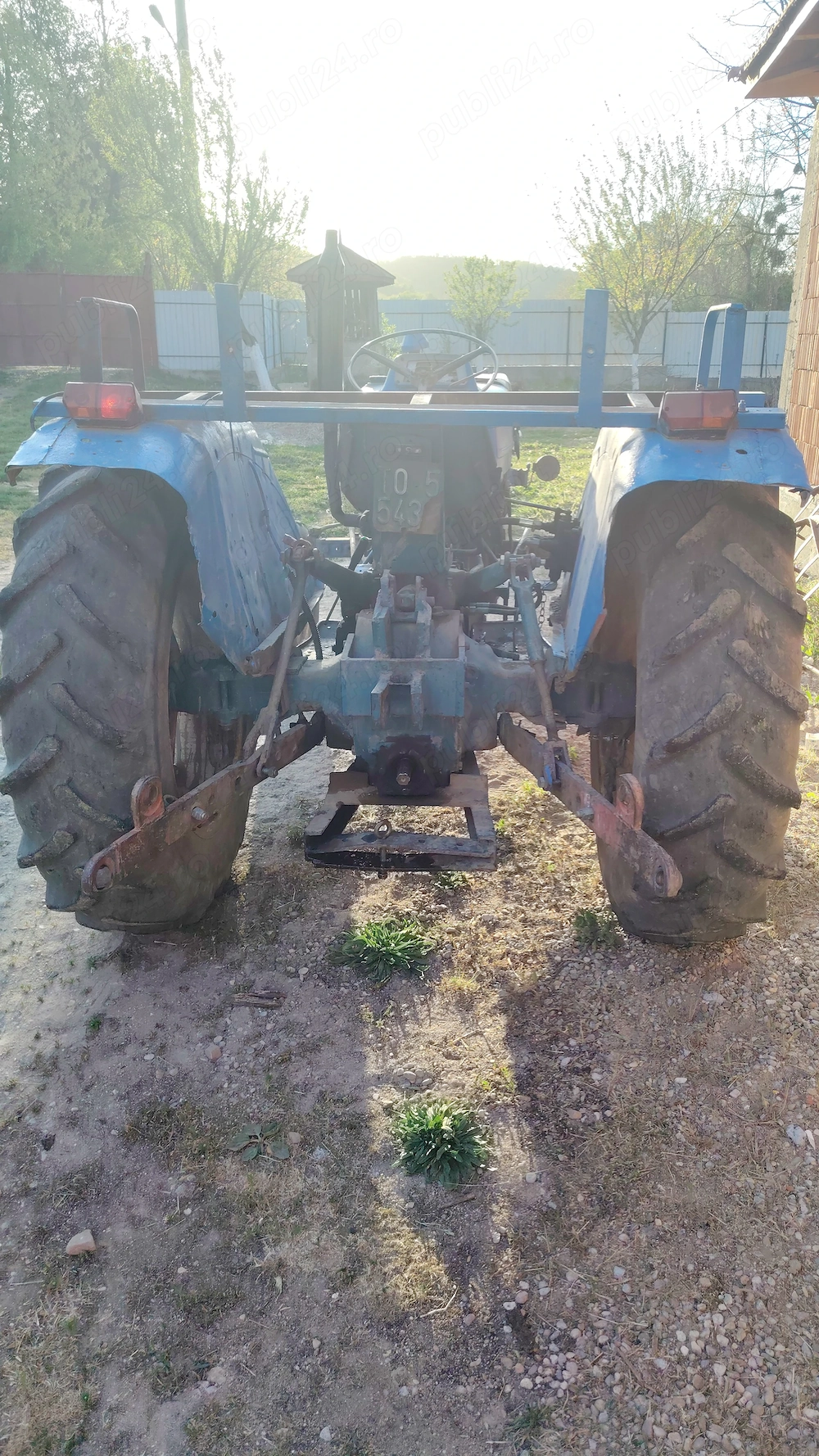 Vând tractor Ford 300