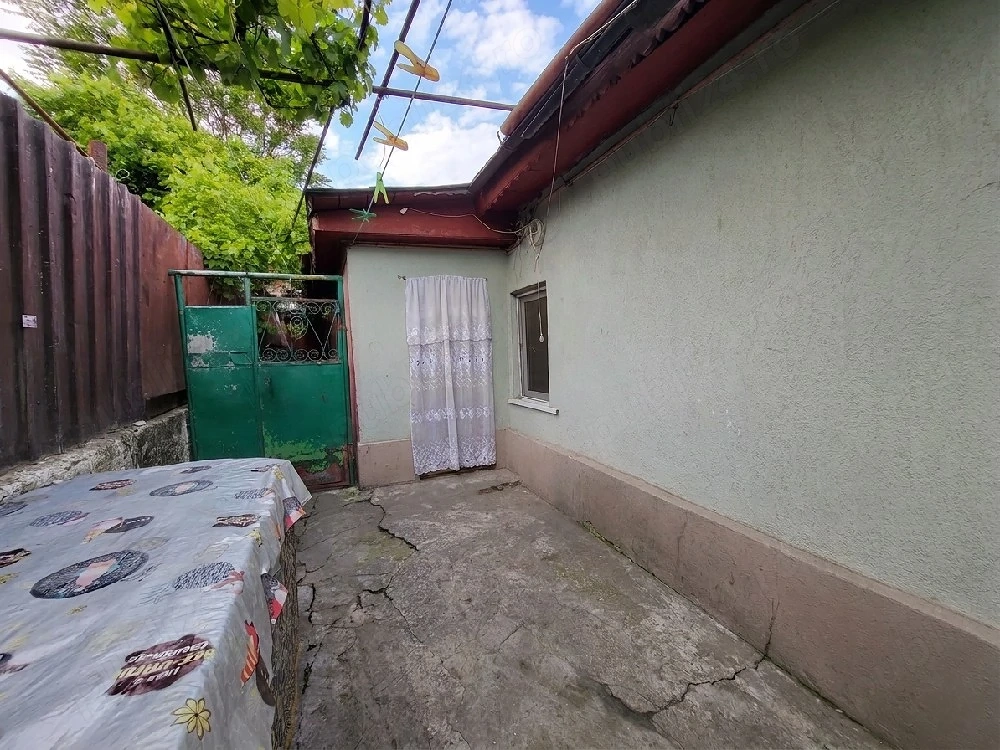 Casă de vanzare 3 camere - Tei Toboc