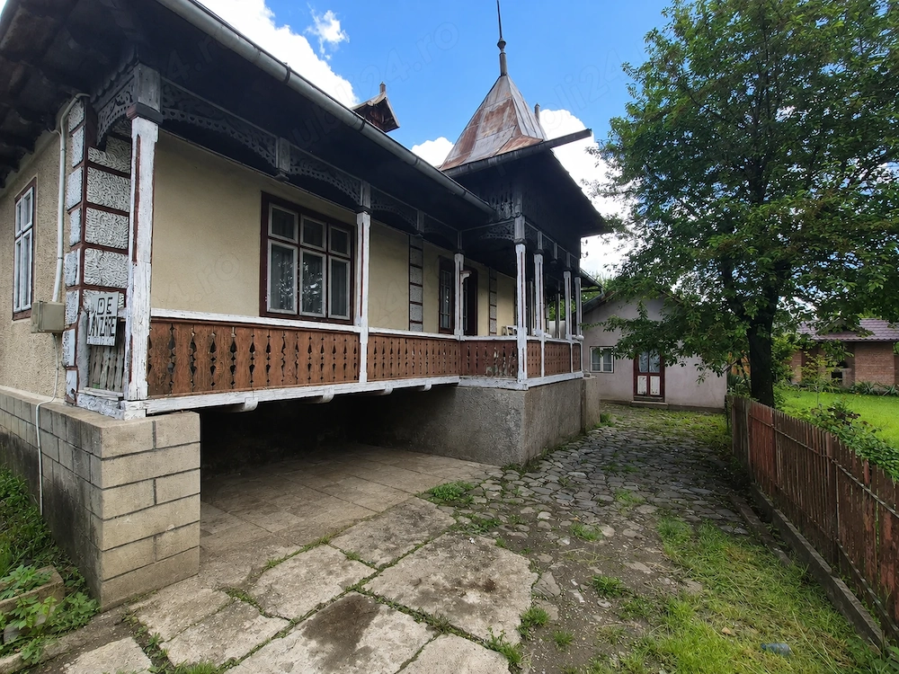 Casa batraneasca si o anexa suprafata de 589 mp patrati de vanzare Comarnic