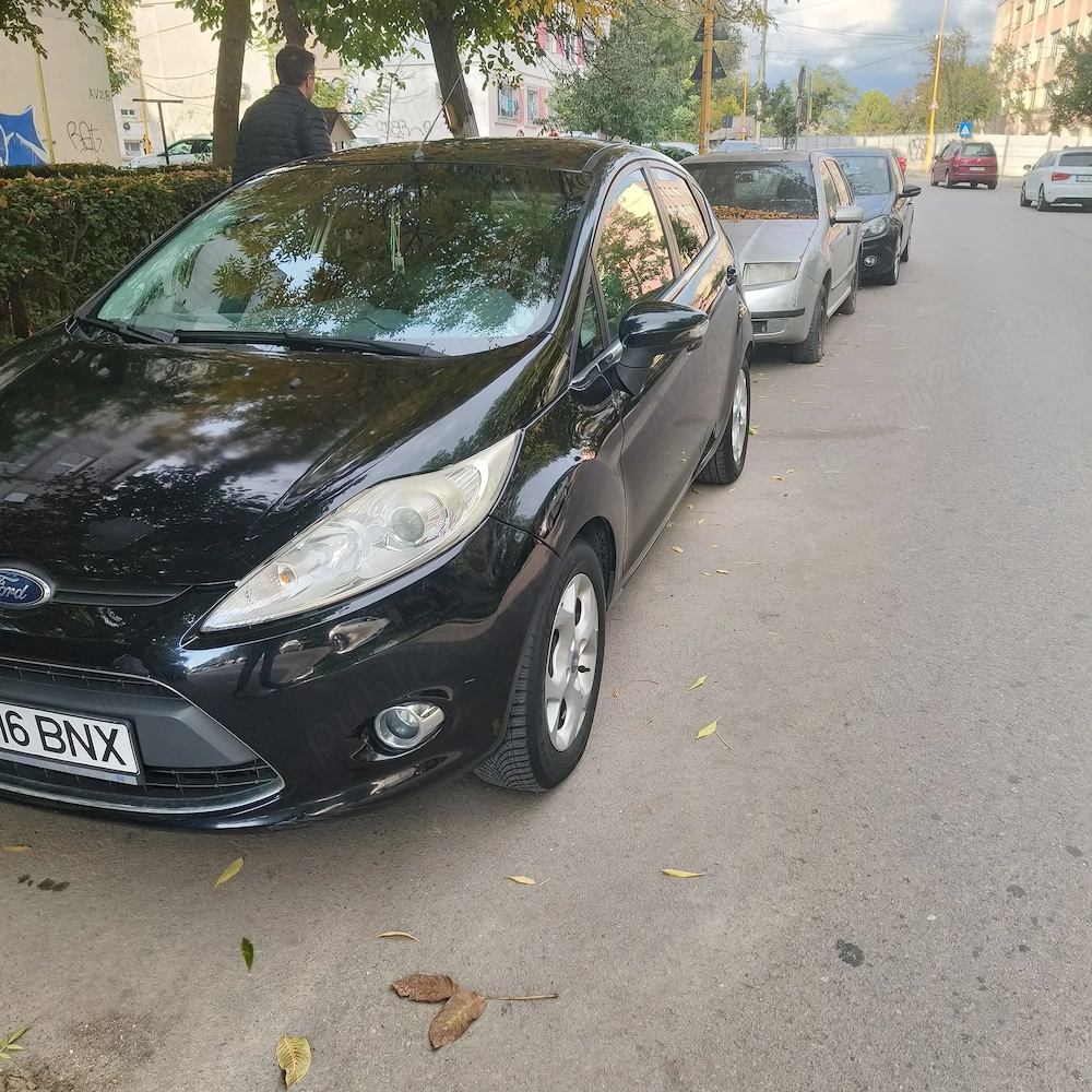 Vând Ford fiesta