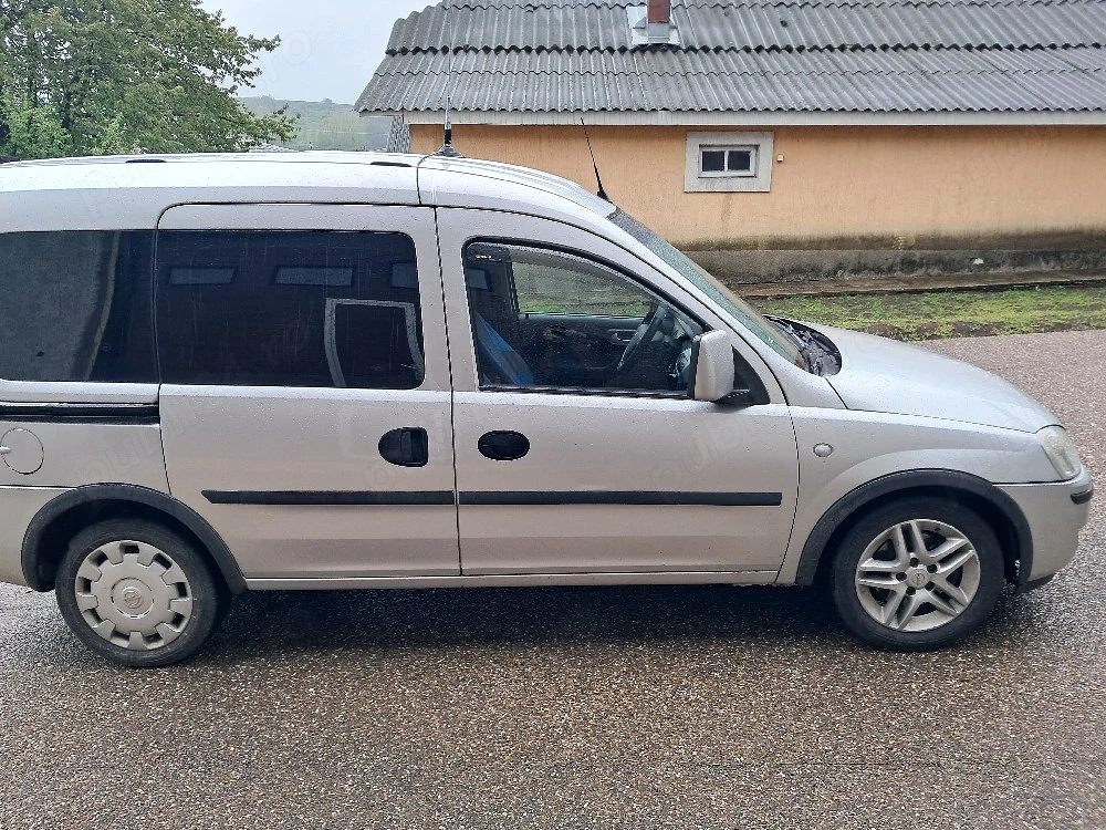 Opel Combo-C anul fabricației I 2006 negociabil