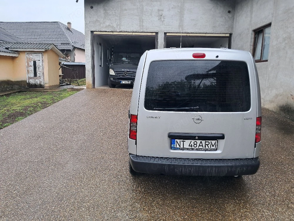 Opel Combo-C anul fabricației I 2006 negociabil