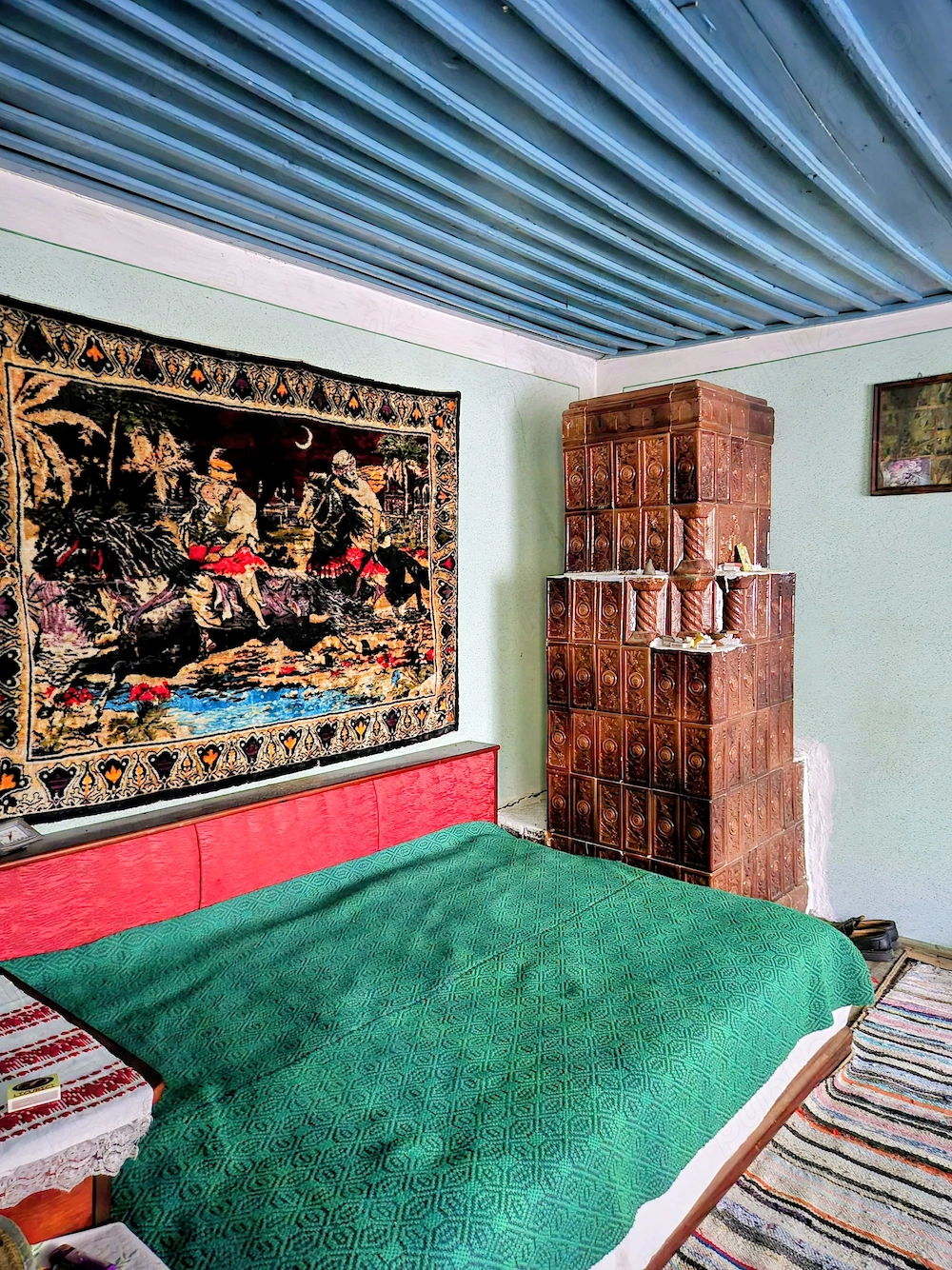 Casa de vânzare la țară lângă București: pământ roditor și climă bună 