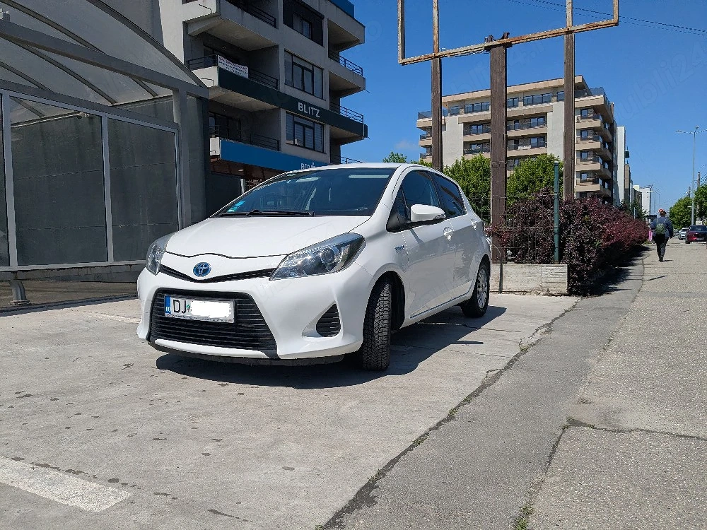 Toyota Yaris Hybrid 2013