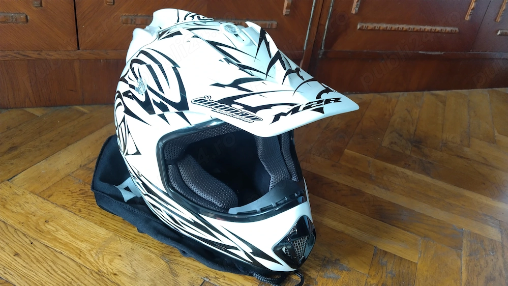 Casca MOTO ATV CROSS  M2R REV-X2 OX350 , marime S  47-48 CM, 1110+-50 Gr alb cu grafica negru +husa