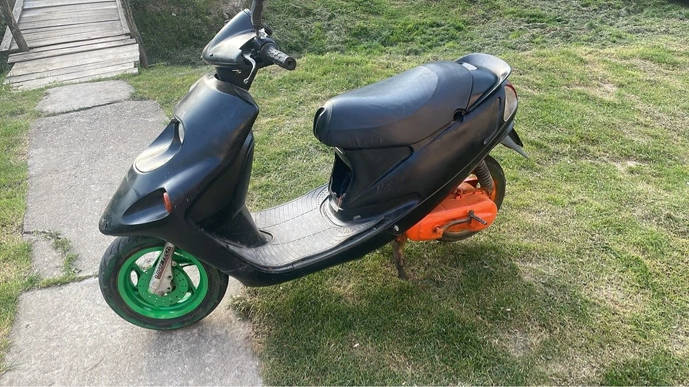 vand sau schimb malaguti f10 de 80 cc merge foarte bine trage bine sau schimb cu cross 125 cc