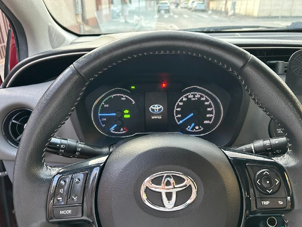 vânzare toyta yaris hybrid 