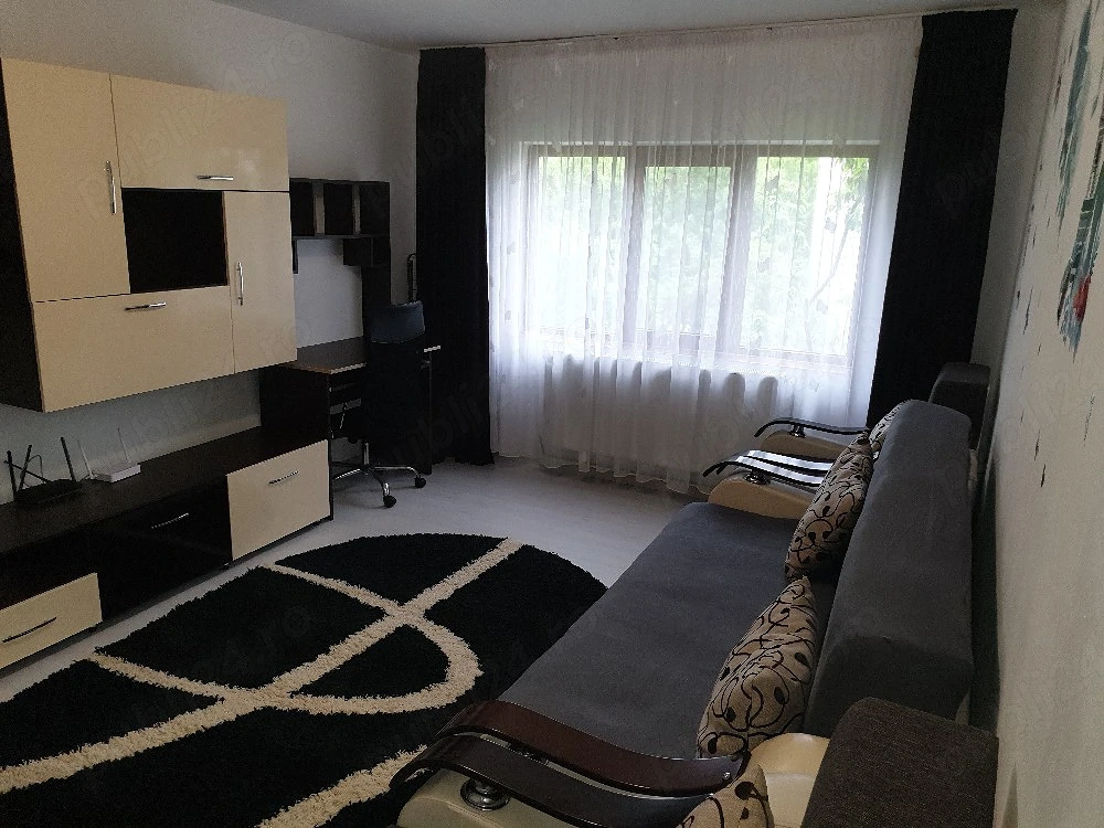 Închiriez apartament cu 2 camere