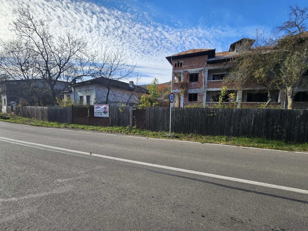 Proprietate deosebită în orașul Ștefănești, intrare pe strada Izvorani