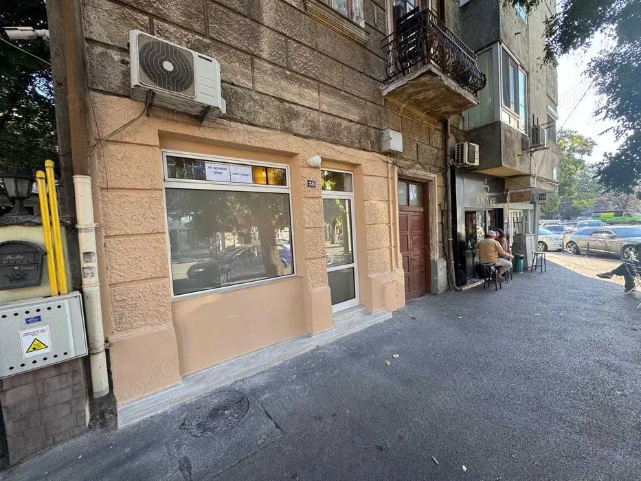Spa #539;iu comercial stradal de  #238;nchiriat – Foisorul de Foc, Bd. Pache Protopopescu Vad comerc