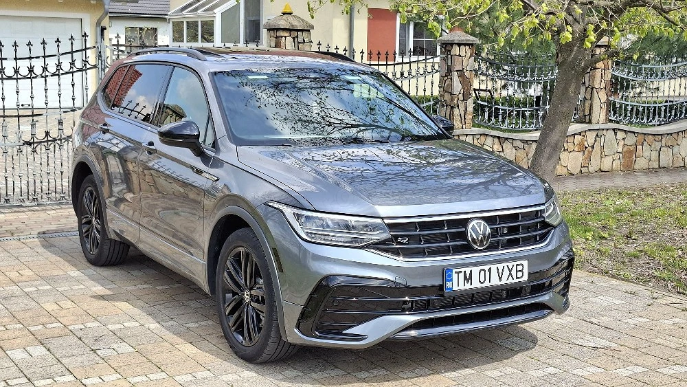 Tiguan R-Line Allspace SE Blackline 2.0 Benzina 190Cp 7 LOCURI