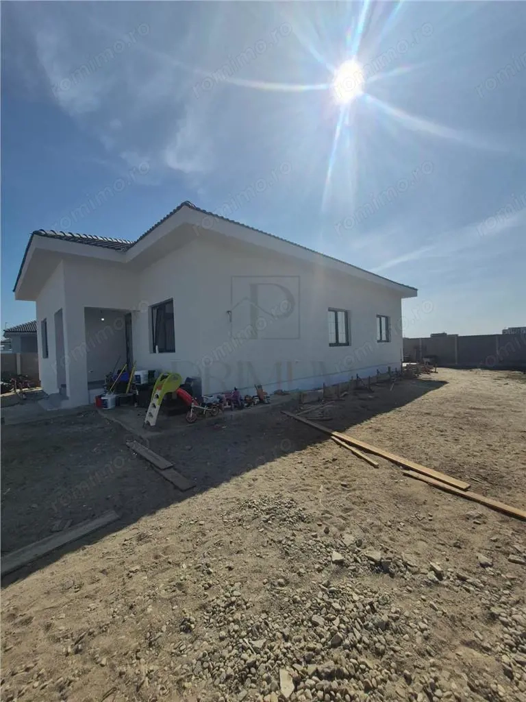 Casa Individuala - Mo #537;ni #539;a Noua (Calea Medve #537;) - Potential Mansardare - mobilat - gat
