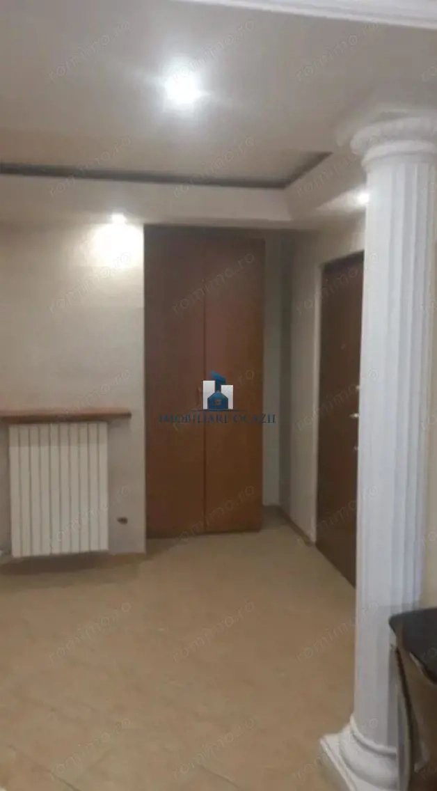 Vanzare Apartament 3 Camere Semidecomandat Piata Sudului-Tulnici