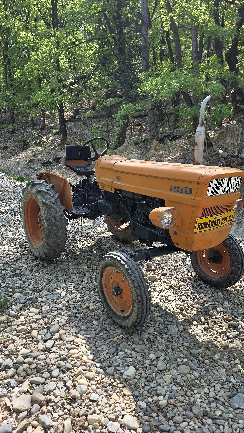 Tractor Fiat 250