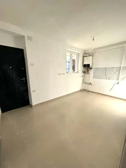 2 cam dec centrala proprie curte interioara etaj intermediar zona Medicinei