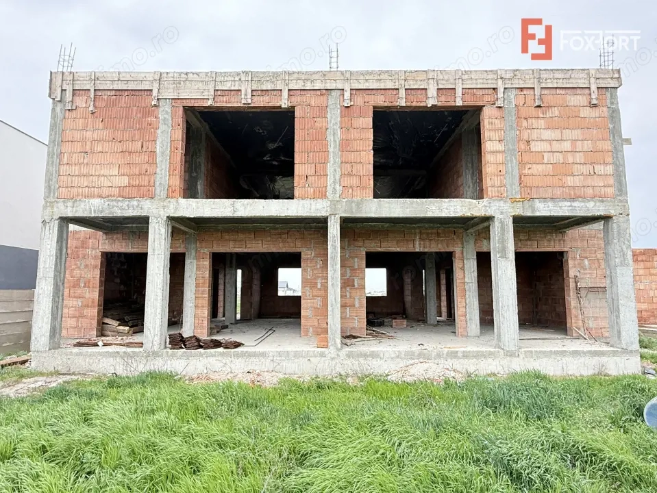 Duplex intreg 8 camere, LA ROSU, de vanzare in Sacalaz, la intrare