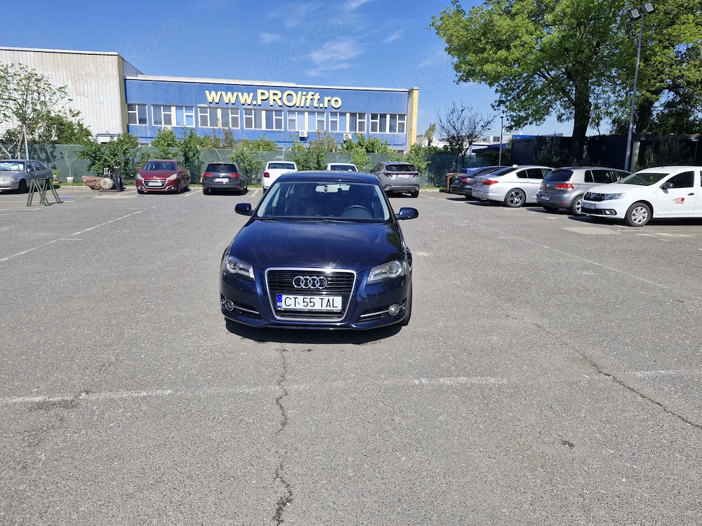 Vand Audi A3 fabricatie 2011, motorizare 1.6 diesel