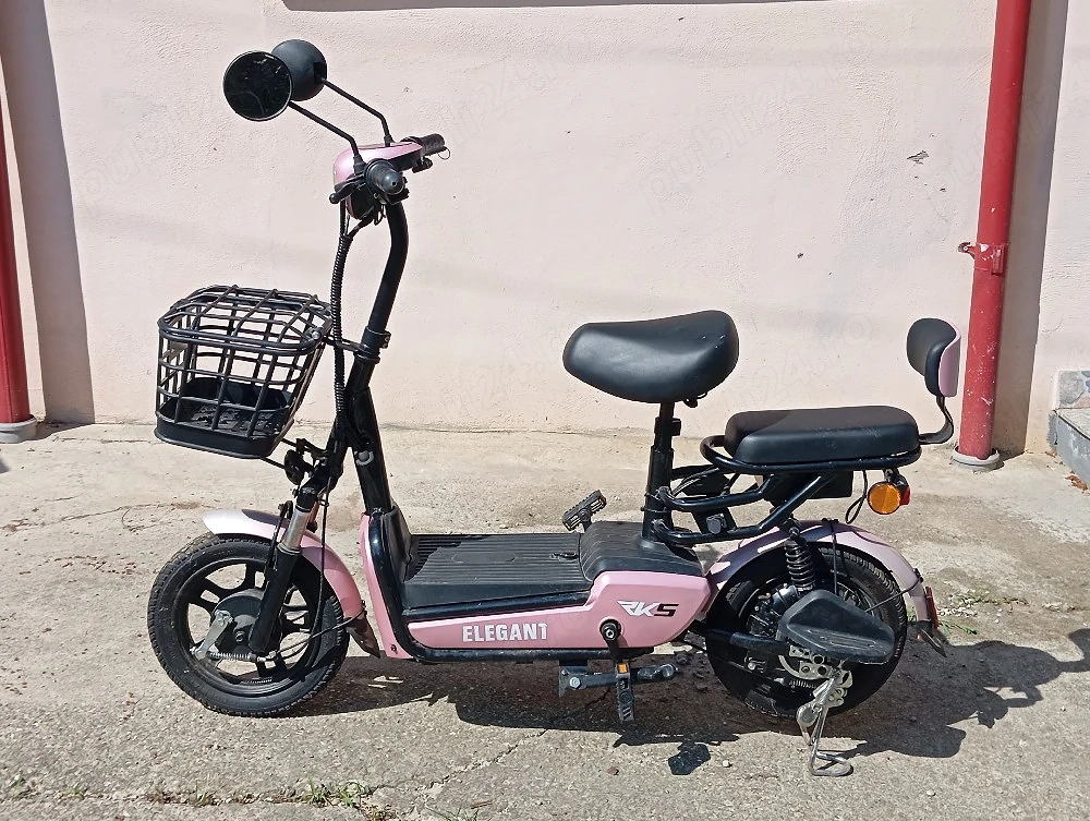 Scuter electric roz,aporoape nou