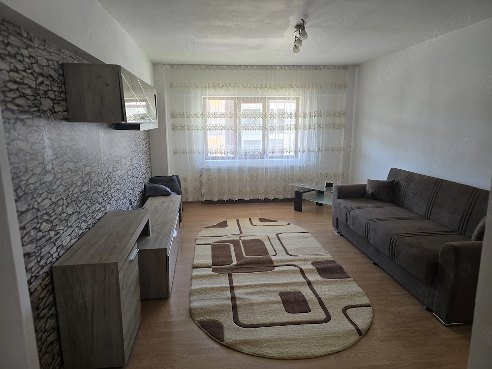 Închiriez apartament 2 camere, decomandat, zona Bazar- Orizont