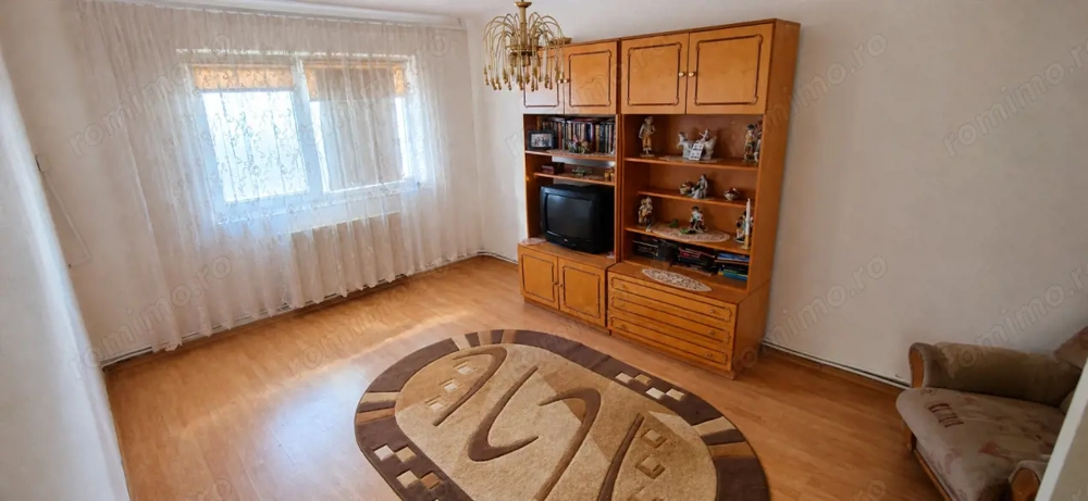 Apartament 3 camere, parter pretabil activitati comerciale, 57 mp, zona Bals