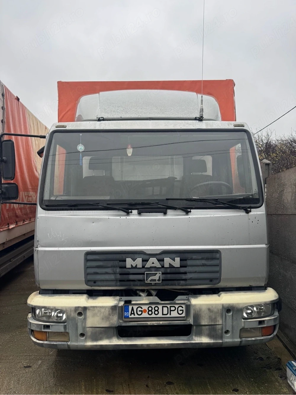 Vand si dezmembrez cel gri de vanzare cel galben pt piese 