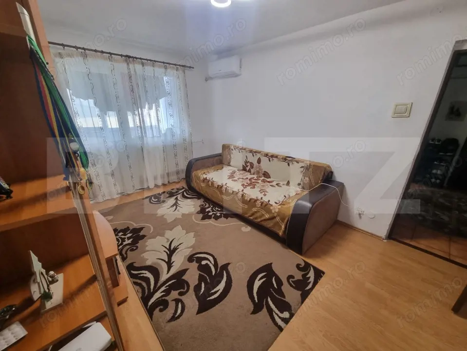 Apartament 3 camere, Craiovita Noua zona Niela