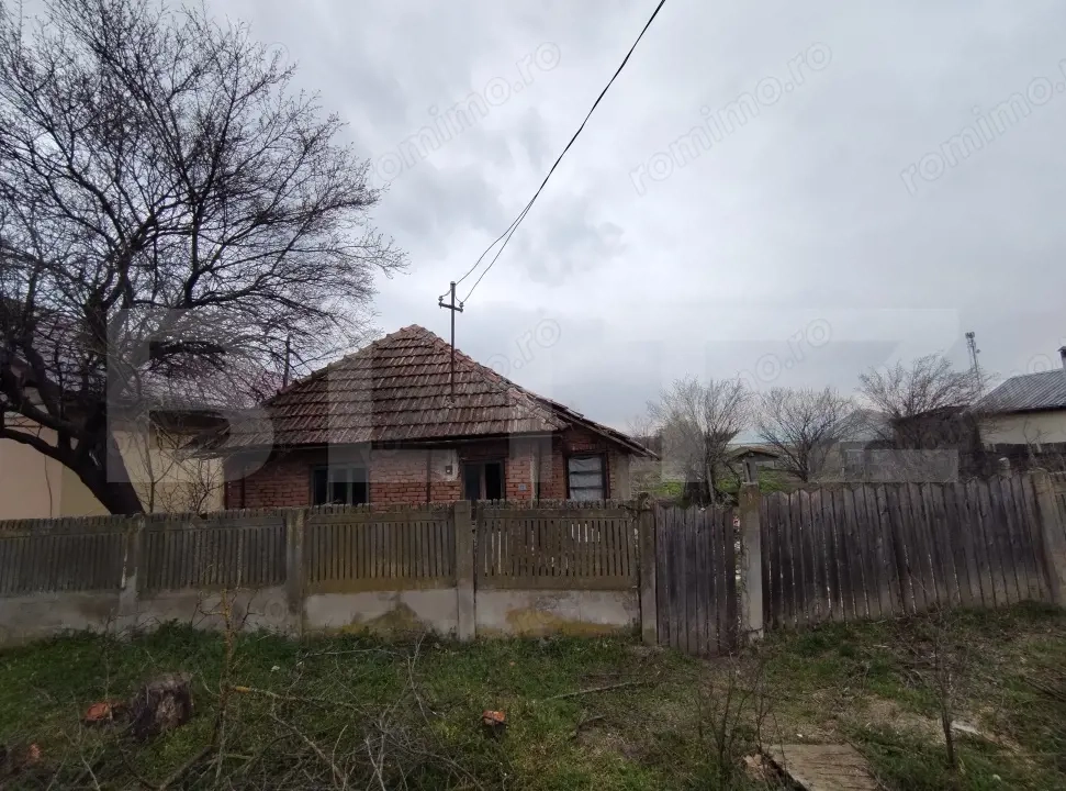 Teren cu casa, Podari, 1000 mp, toate utilitatile, 20 m deschidere
