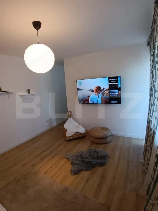 Apartament 2 camere, 58 mp, etaj 3, centrala si AC, zona 1 Mai 