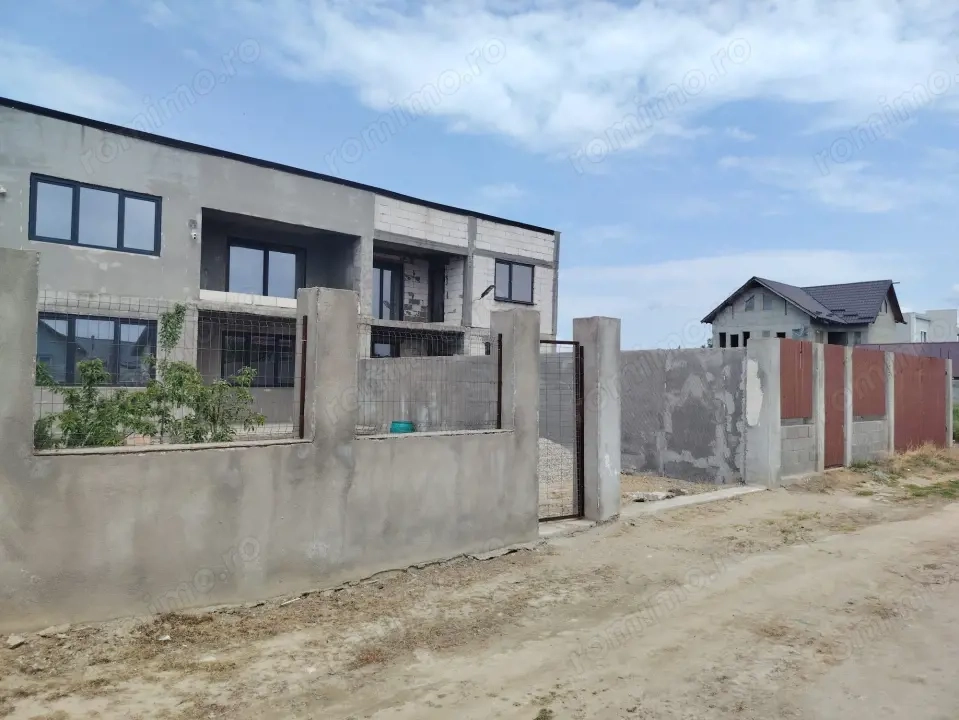Casă tip duplex de vânzare, 144 mp, zona Jumbo Craiova