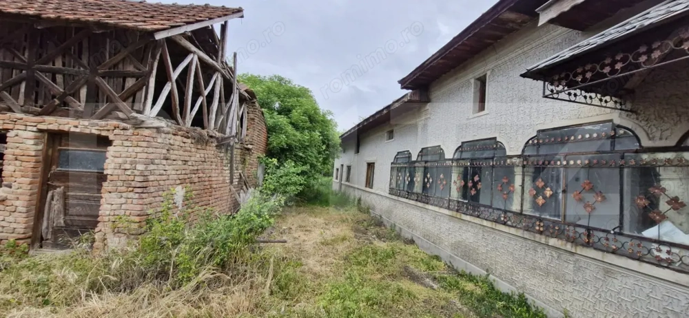Domeniu polivalent, ideal pentru 2 familii / afacere, 300 mp, zona Sud