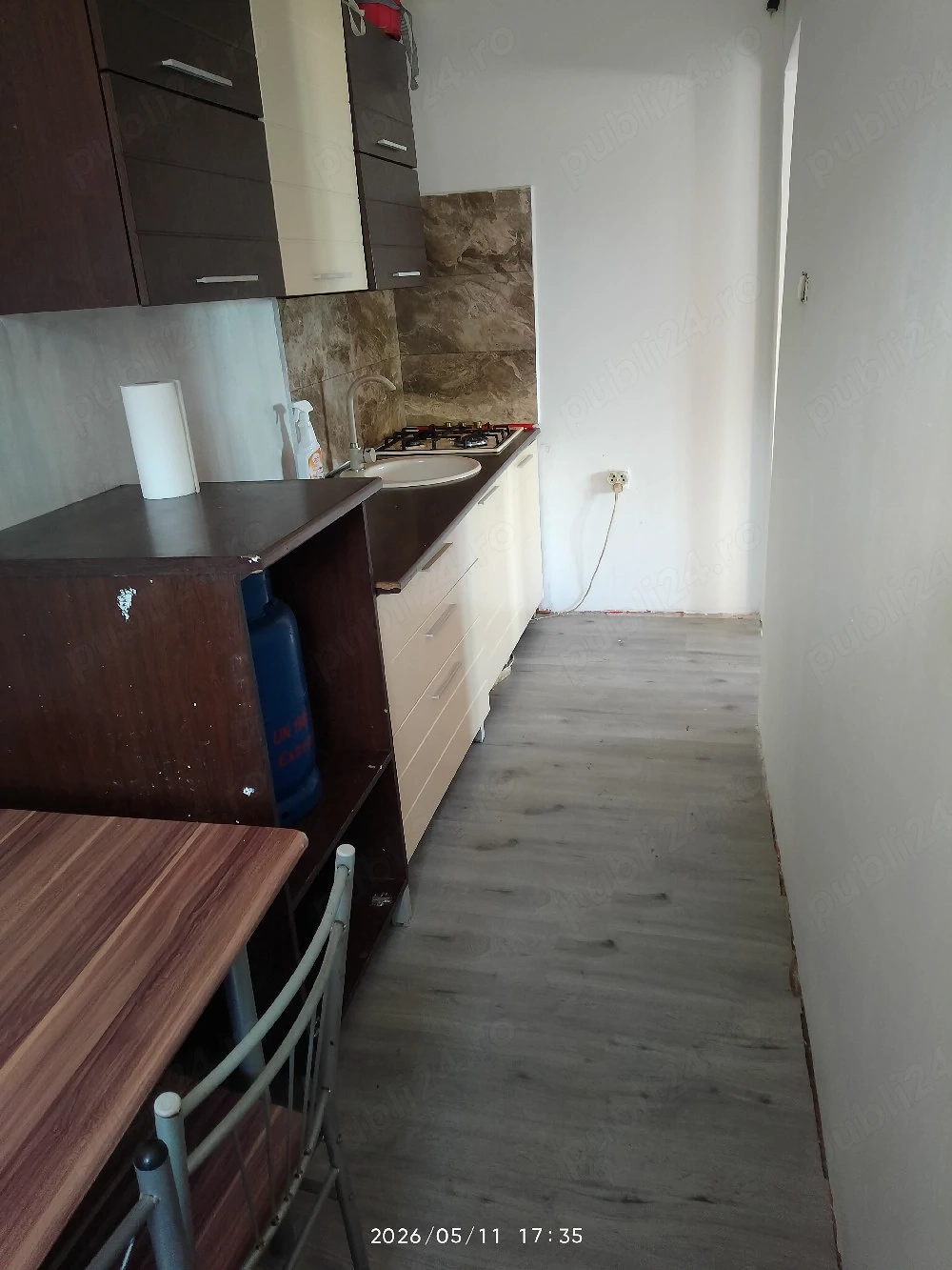 închiriez apartament cu 2 camere 