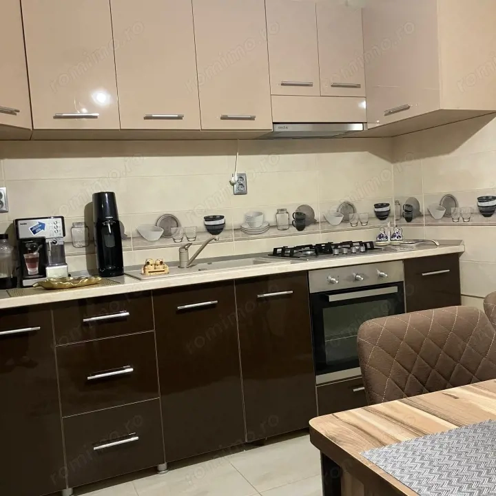 Apartament 2 camere decomandat,  zona Segarcea