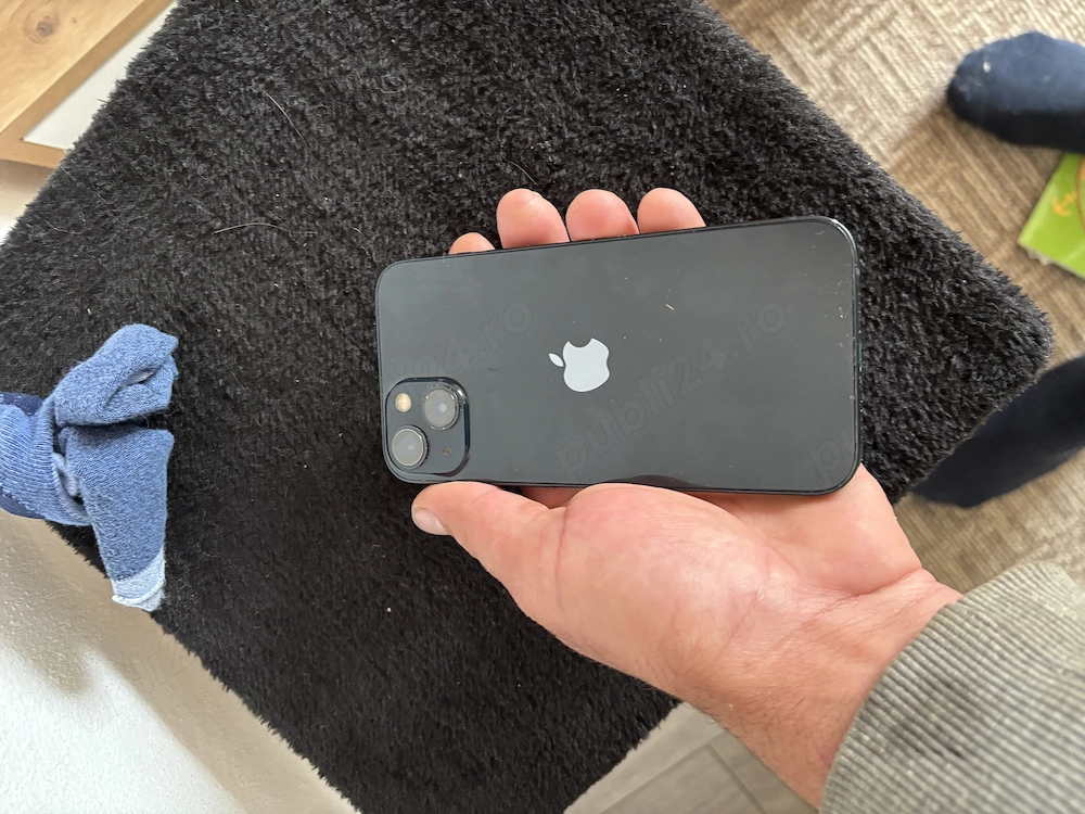 Vând iPhone 13 , stare buna , sanatate baterie 90%