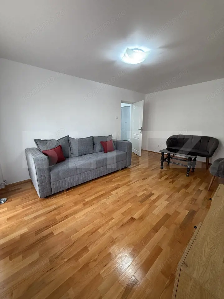 Apartament cu 2 camere, decomandat, modern, zonă centrală, etaj 3 