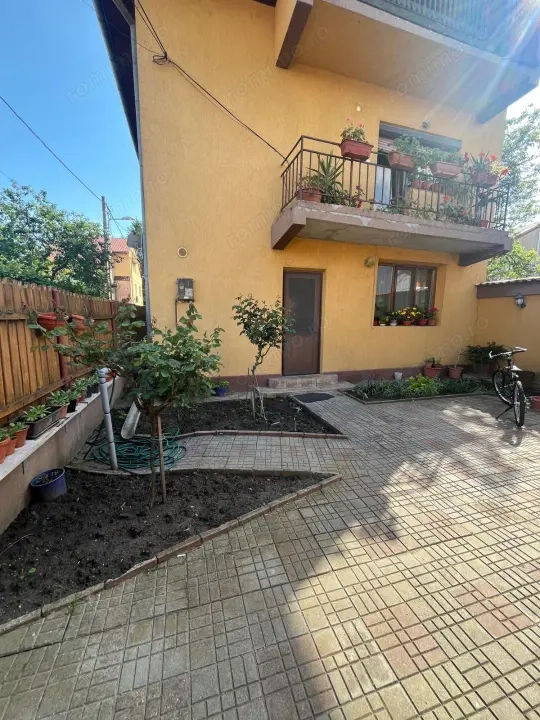 Casă spațioasă P+1+M  zonă semicentrală liniștită