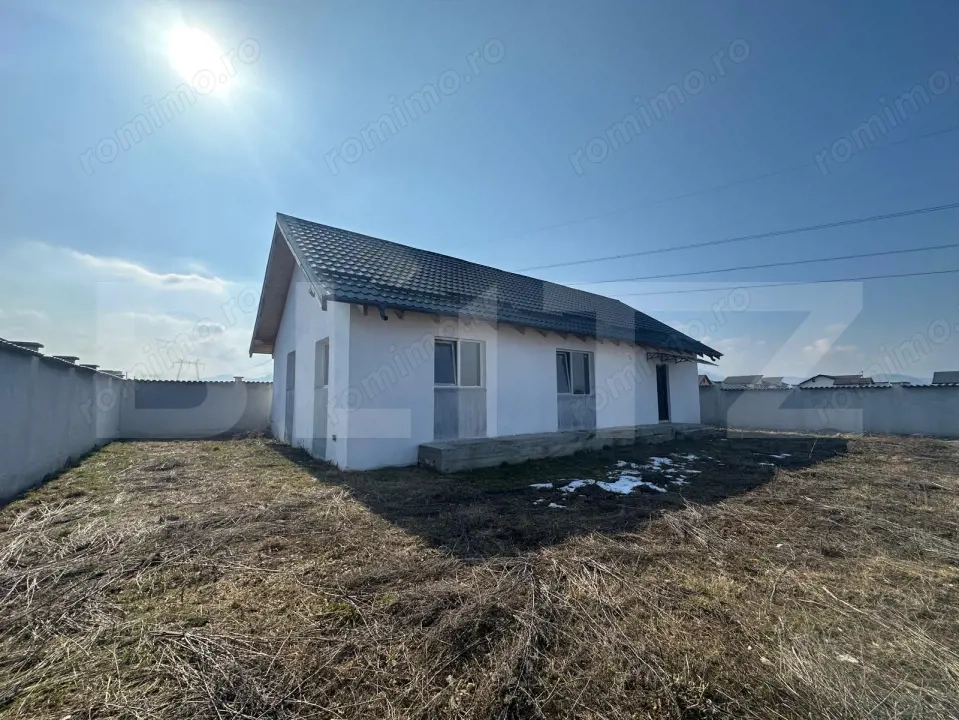 Casă de Vânzare cu 3 camere  în Cartierul Izvor, Tărlungeni