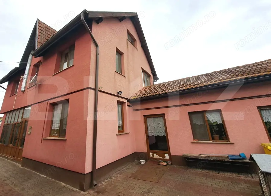 Casă spațioasă P+E+M de vânzare – Hărman | 5 camere | Curte 500 mp