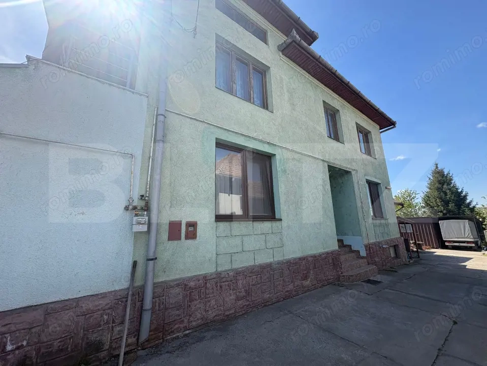Casă individuală cu spațiu comercial, teren de 700 mp-Apahida