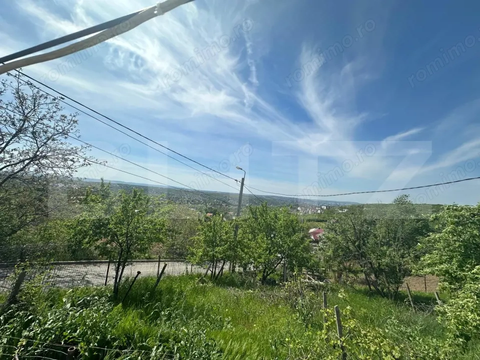 Casă de vânzare, 76 mp utili, teren 1.500 mp, vedere panoramică, zona Bucium