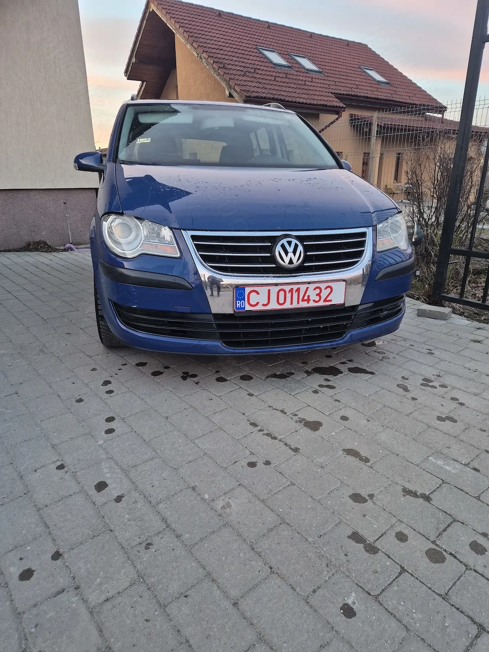 Vând Volkswagen Touran