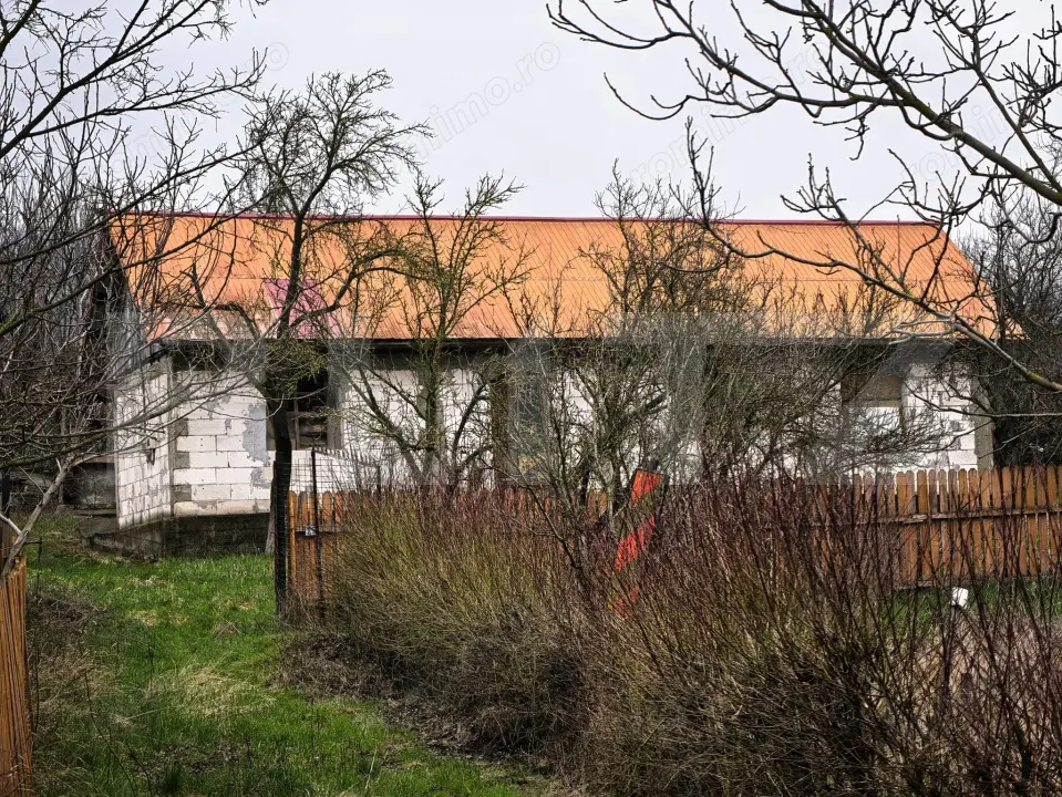 Casa intabulata  la rosu langa DN24 in Schitu Duca