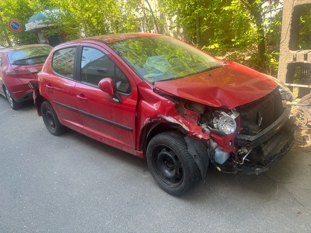 peugeot 207 an de fabricatie 2012 130 000km lovit 